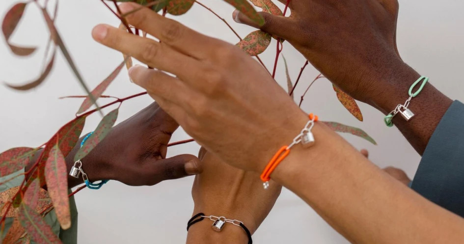 Louis Vuitton: Silver Lockit Bracelet yang Didedikasikan untuk Membantu  Anak-Anak|Glitzmedia.co
